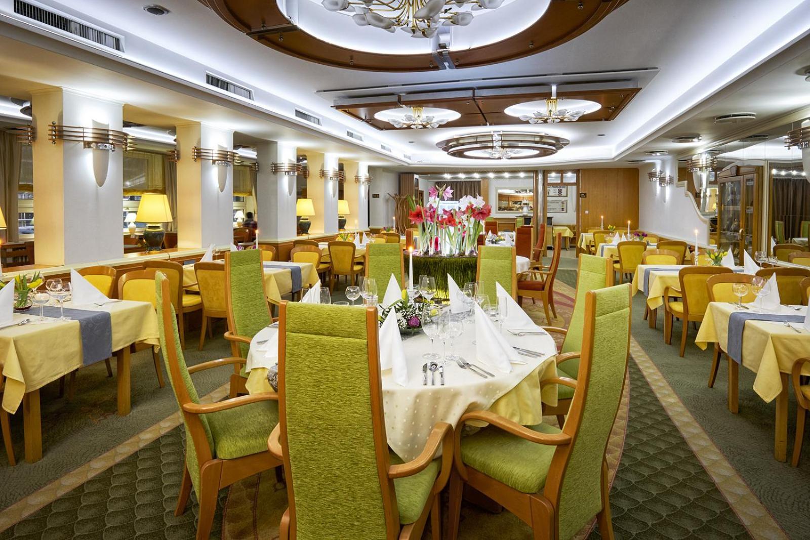 Hotel Eroplan Rožnov pod Radhoštěm المظهر الخارجي الصورة