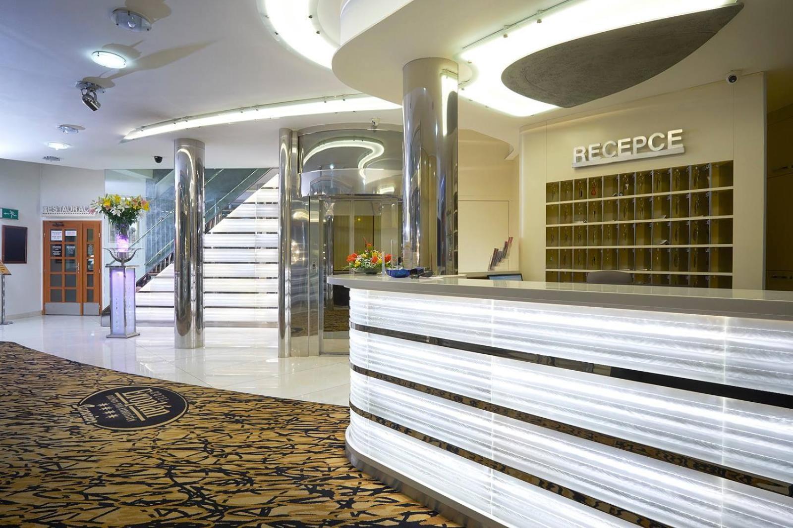 Hotel Eroplan Rožnov pod Radhoštěm المظهر الخارجي الصورة