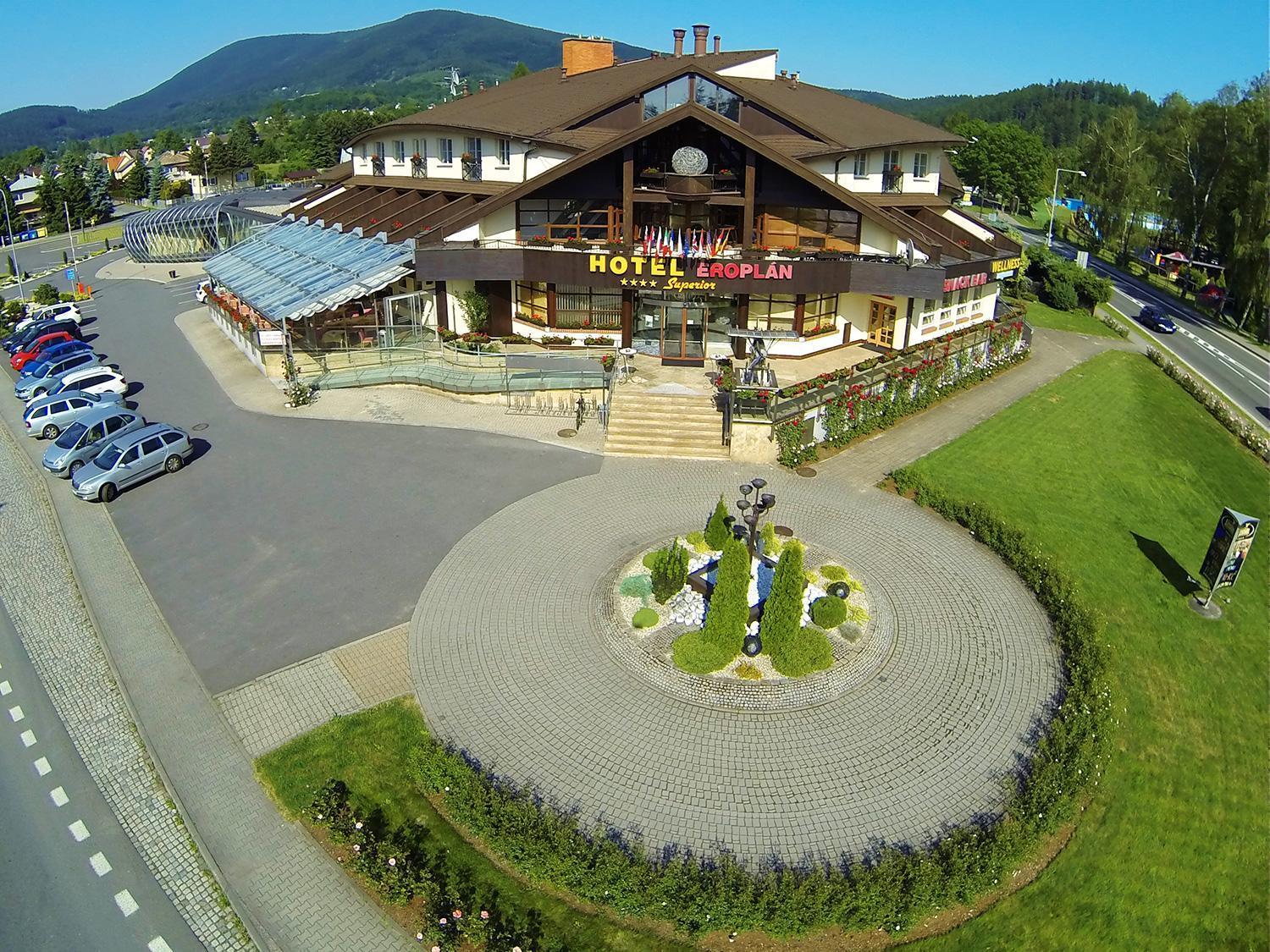 Hotel Eroplan Rožnov pod Radhoštěm المظهر الخارجي الصورة