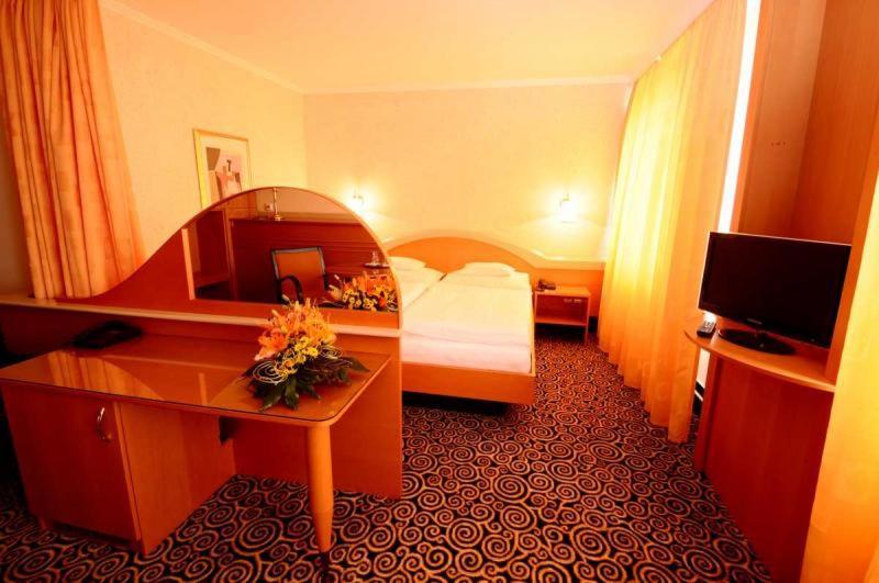 Hotel Eroplan Rožnov pod Radhoštěm المظهر الخارجي الصورة